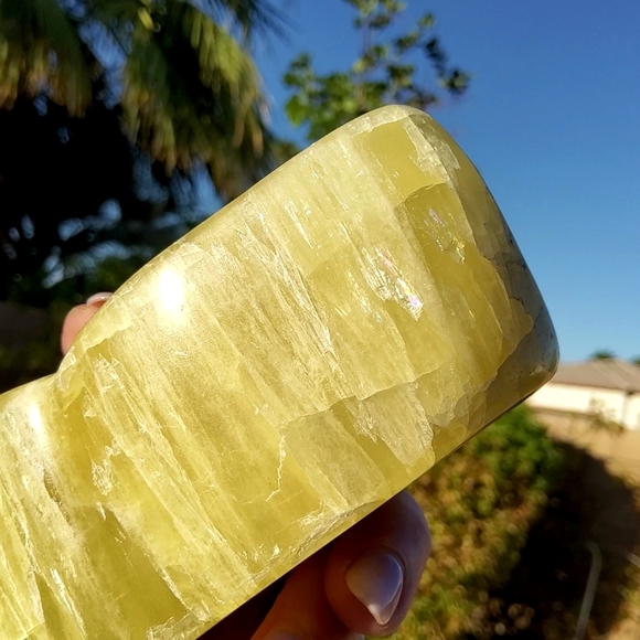 Beautiful Large Free Standing Lemon Calcite Free Form - Picture 12 of 17